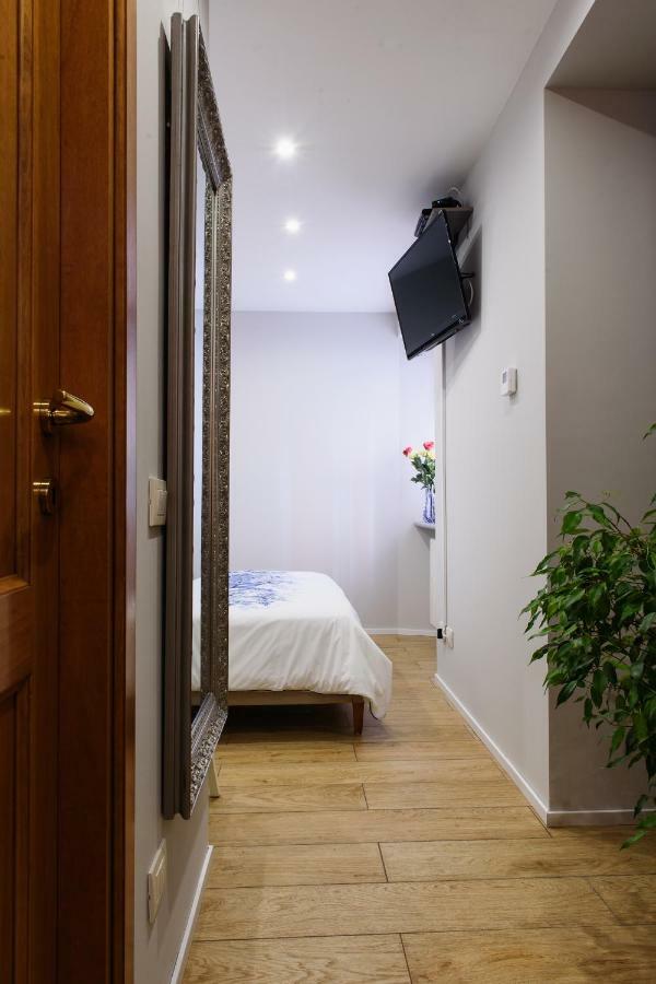 Lora Center Room, Parking Como Zewnętrze zdjęcie